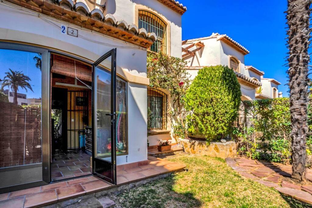 La Isla Casa Barnaby Villa Platja de Larenal Exterior photo